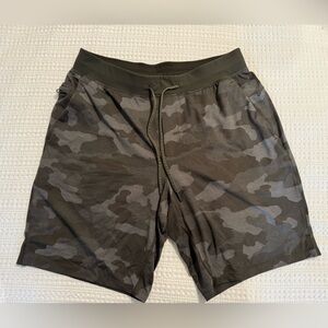 Lululemon T.H.E. Short 9" Variegated Mesh Camo Max Dark Olive Size L